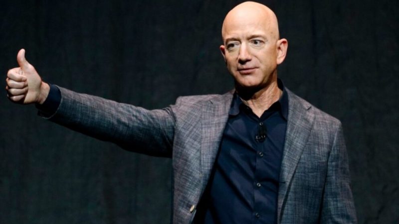 Cosa fa un miliardario quando si ritira: i progetti filantropici di Bezos e gli altri