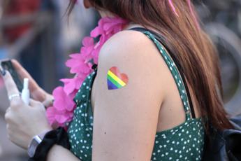 Roma Pride, Regione Lazio revoca patrocinio: “Promuove utero in affitto”