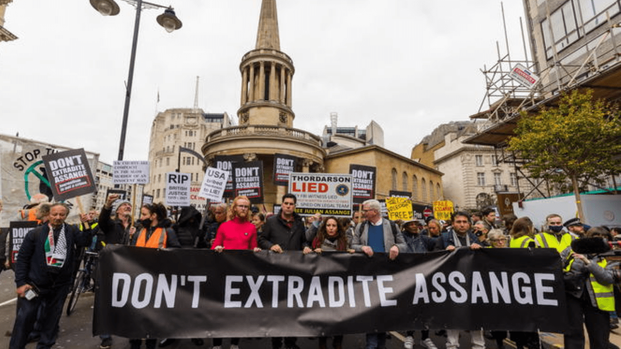 Il caso Assange: un processo alla libertà di espressione