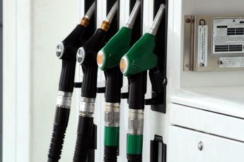 Prezzo benzina e diesel in Italia, ancora ribassi per gasolio