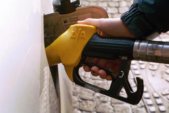 Carburante, giro di rialzi: oggi in aumento prezzo benzina e gasolio