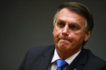 Bolsonaro indagato per aver ‘molestato’ una balena