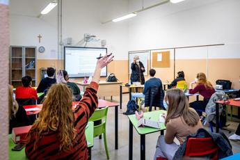 Scuola e stipendi dei prof, botta e risposta Amendola-Maran