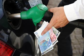 Carburanti, prezzi in aumento oggi per benzina e gasolio