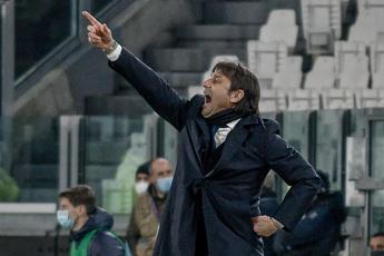 Antonio Conte nuovo allenatore del Napoli, l’annuncio ufficiale