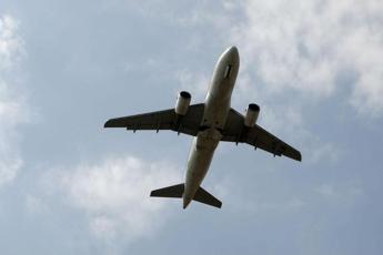 Maltempo Milano, volo Delta dirottato a Roma: danni ad aereo