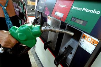Carburanti, prezzi benzina e gasolio ancora su