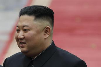 Corea del Nord, sottomarino lancia due missili: “Bersagli centrati”