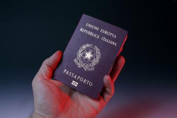 Passaporti in ritardo, problemi risolti: 2,5 milioni nel 2023