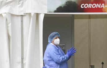 Covid oggi Italia, 21.779 contagi e 129 morti nell’ultima settimana