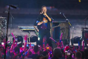 Ragazza disabile esclusa da live Coldplay assisterà a evento, trovata soluzione