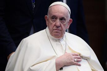 Papa: “Essere omosessuali non è un crimine”