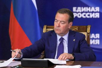 Russia, Medvedev: “Armi a Ucraina avvicinano apocalisse nucleare”