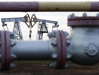 Petrolio, Russia a marzo ridurrà produzione di 500mila barili al giorno