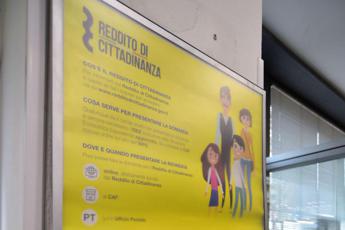 Reddito di cittadinanza, mozione M5S: “Ripristinarlo per 169mila famiglie”