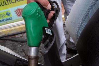Benzina e diesel, prezzi oggi in Italia in netto calo