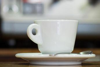 “Bere caffè aiuta a mantenere bassa la pressione”: lo studio