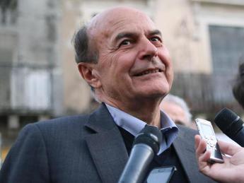 Carburanti, Bersani: “Ma governo sa quanto guadagna benzinaio in Italia?”