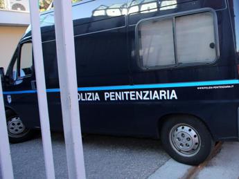 Catania, uccise la madre: 15enne condannato a 16 anni di carcere