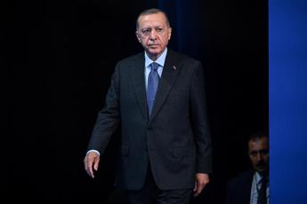 Erdogan apre a Finlandia nella Nato: “Ma non faccia gli errori della Svezia”