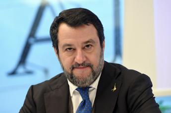 Governo, Salvini: “In prossimi 5 anni non mi spostano nemmeno i caschi blu”
