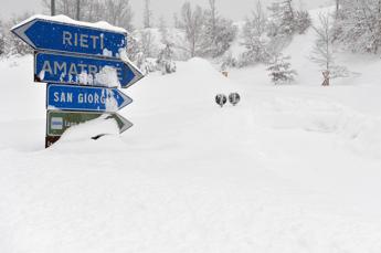 Maltempo, Amatrice sotto 1 metro di neve. Sindaco: “Situazione disastrosa”