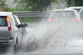 Maltempo Marche, Misa in piena a Senigallia e neve nell’entroterra