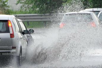 Maltempo sull’Italia, allerta per la Campania e in Toscana per la neve