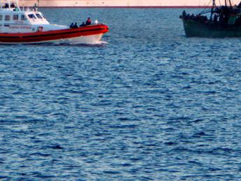 Migranti, ancora sbarchi a Lampedusa: oltre 1.500 in hotspot