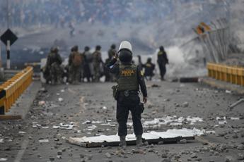 Proteste Perù, Farnesina: “Italiani tra turisti bloccati a Machu Picchu”