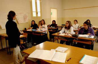 Scuola, quanto guadagnano i professori in Italia? Troppo poco
