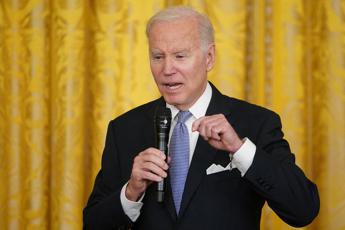 Sparatorie Usa, Biden: “Congresso approvi divieto armi d’assalto”