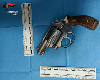 Trovata una pistola calibro 38 nel covo del boss Messina Denaro