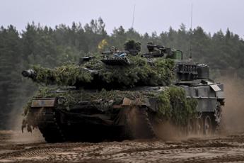 Ucraina, Gb a Germania: “Mandate subito carri armati Leopard”