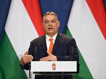 Ucraina, Orbán: “Invio tank è partecipazione diretta, Ungheria non è in guerra con nessuno”