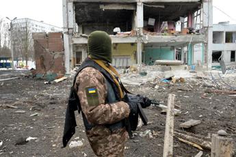 Ucraina, Zelensky: “Fornitura carri armati questione molto delicata”