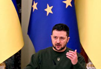 Ucraina, Zelensky vuole tank Leopard: “Non c’è alternativa”