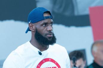 Basket, LeBron James nella leggenda Nba: è il miglior realizzatore di sempre