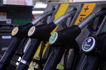 Carburanti, lieve calo per prezzi benzina e gasolio oggi