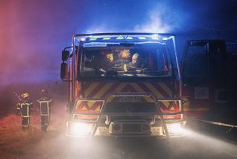 Incendio doloso devasta palazzo a Nizza, 7 morti: 3 sono bambini