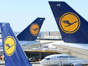Lufthansa, grave guasto a sistema informatico: ritardi e voli cancellati