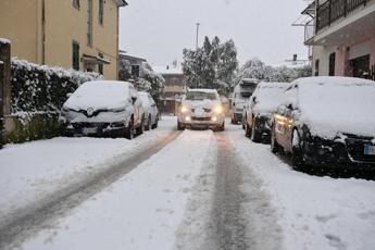 Maltempo Italia, freddo intenso e neve a quote basse fino a giovedì: le previsioni
