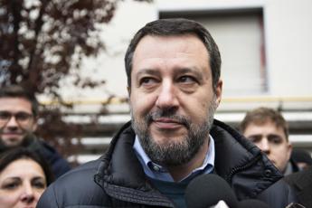 Milano, Salvini contestato: “Razzista, San Siro non ti vuole”