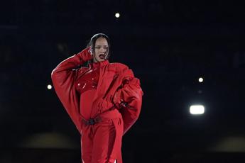 Rihanna incinta, la rivelazione al Super Bowl