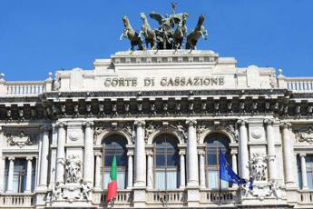 Roma, entra in Cassazione e ruba 800 euro a magistrato e dipendente