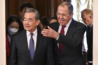 Russia-Cina, Lavrov incontra Wang Yi: “Pronti a difendere interessi reciproci”