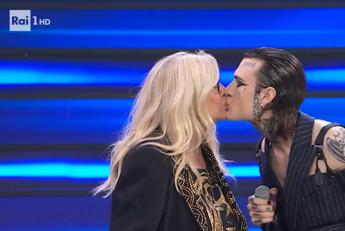 Sanremo 2023, Rosa Chemical bacia anche Venier: “E’ il Festival dell’amore”