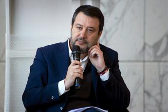Sanremo 2023, Salvini: “Per fortuna si esibiranno solo cantanti…”