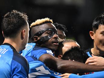 Spezia-Napoli 0-3, tris azzurro e fuga scudetto continua