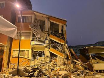 Terremoto Turchia, “i morti potrebbero essere 10mila”